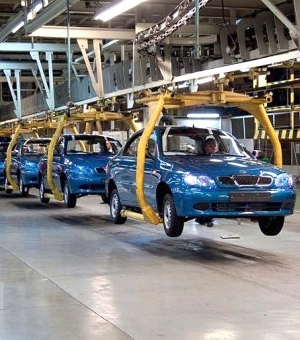 Машины на конвейере