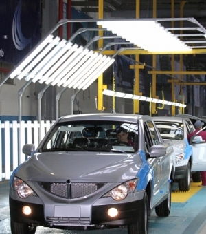 Машины на конвейере