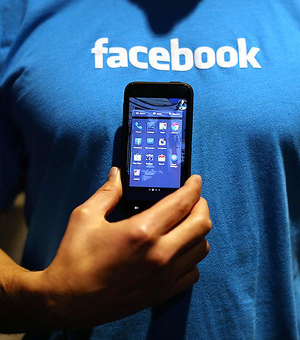 Facebook и смартфон