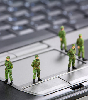 Солдатики на ноутбуке