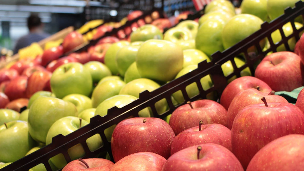 Казахстан временно запретил ввоз фруктов из Китая