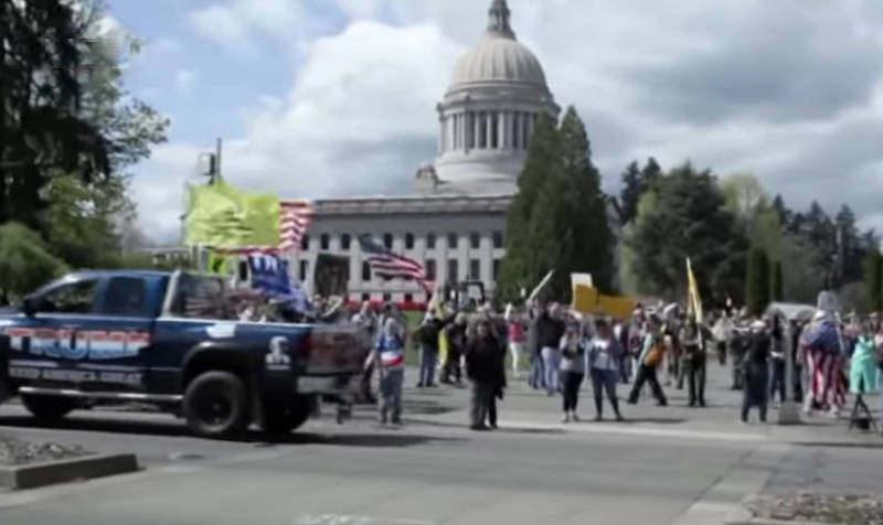 &laquo;Всё политизировано&raquo;: американцы против изоляции из-за коронавируса