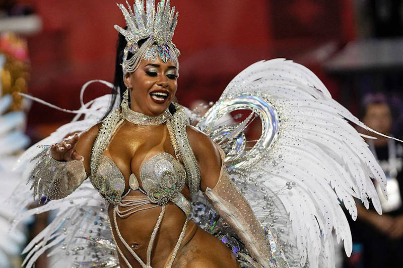 Карнавал в Рио откладывается из-за коронавируса