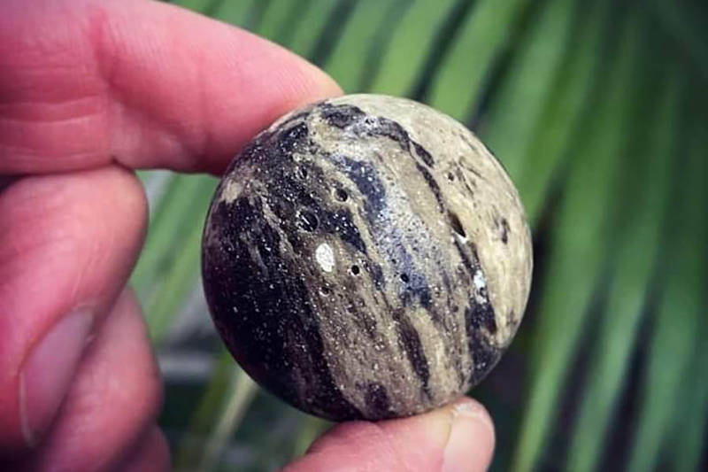 Осколки метеорита, упавшего в Казахстане, продаются в США