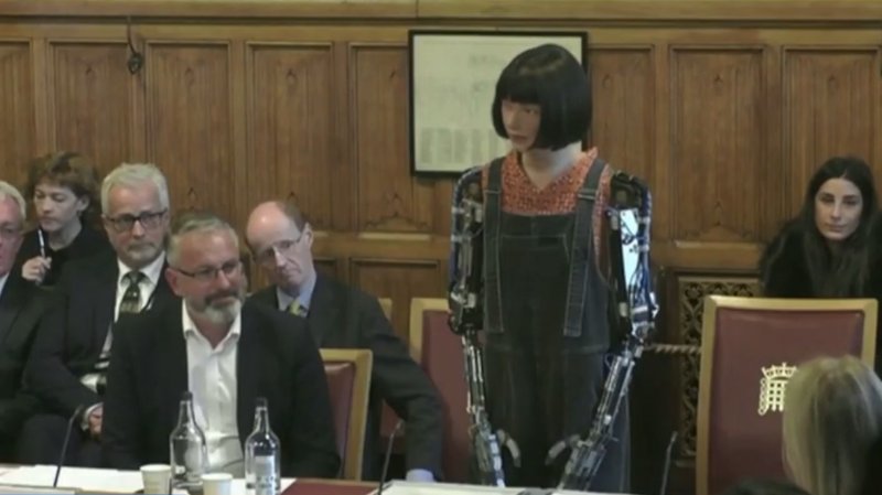 Робот Аи-Да выступила в Парламенте