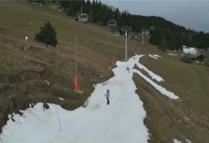 Из-за теплой зимы горнолыжные курорты Европы терпят убытки