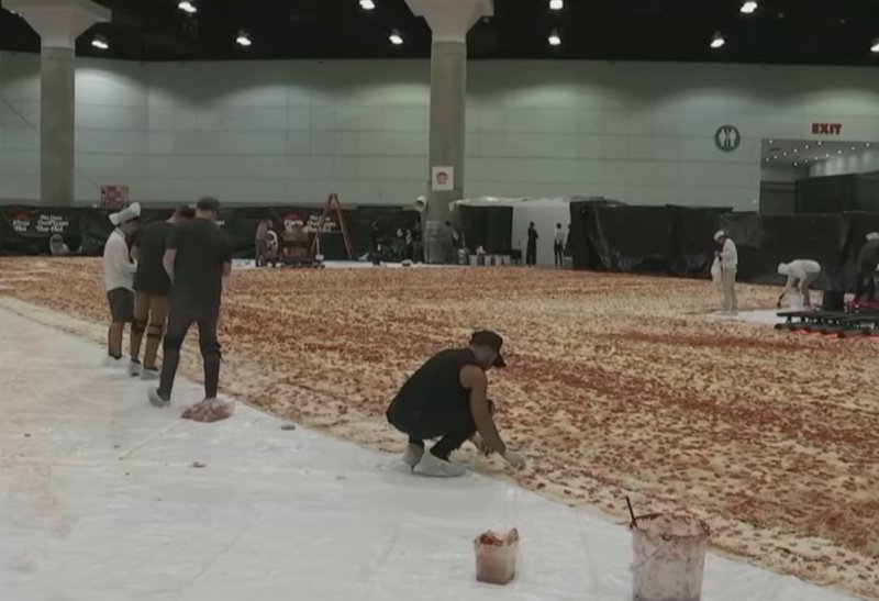 Пиццу площадью 1 300 кв. метров испекли в Лос-Анджелесе