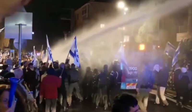 В Израиле из-за забастовок закрыты аэропорты и железнодорожные станции