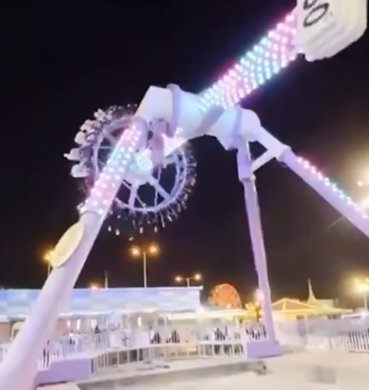 В Саудовской Аравии развалился аттракцион: 23 человека госпитализированы в больницу