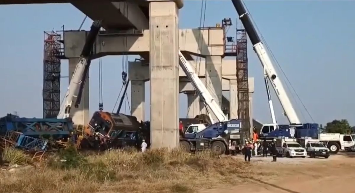 До 32 человек возросло число жертв обрушения крана в Таиланде